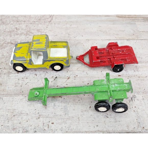 Vintage Tootsietoy Die Cast Metal Yellow Jeep w/ 2 Farming Trailers Logging Farm - Picture 1 of 8